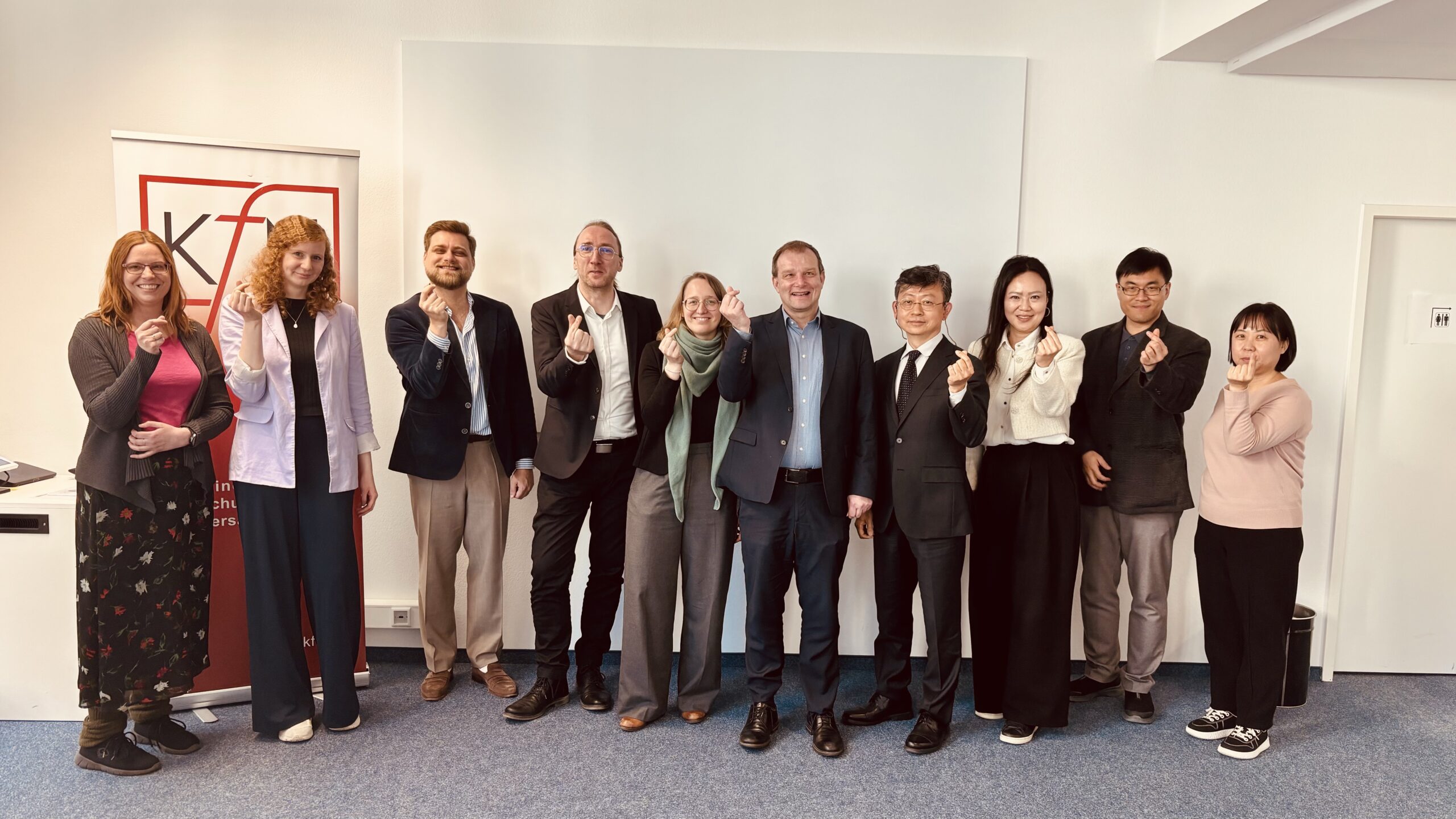 26-04-15 11-56-27 9159